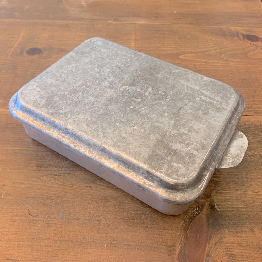 Vintage Foley Aluminum Baking Cake Pan-Snap on Lid